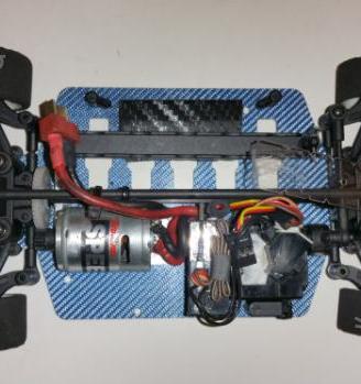 Xray M18 scala 1/18, telaio in Carbonio