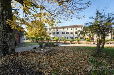 Villa di 1750 m² con più di 5 locali e box auto do