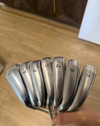 Set Callaway Rogue ST – ferri, legni e head cover