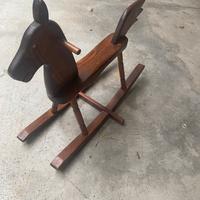 Gioco cavallo dondolo in legno cavalli cavallino