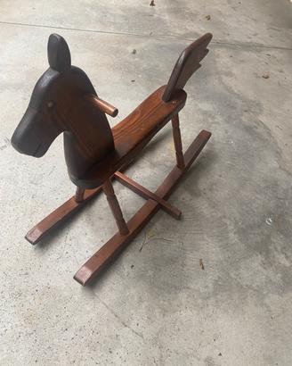 Gioco cavallo dondolo in legno cavalli cavallino