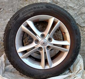 Cerchi Toyota+ gomme invernali 205/60 /16