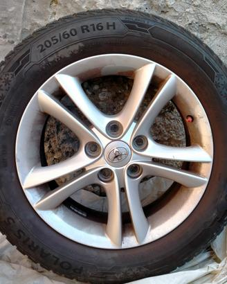 Cerchi Toyota+ gomme invernali 205/60 /16