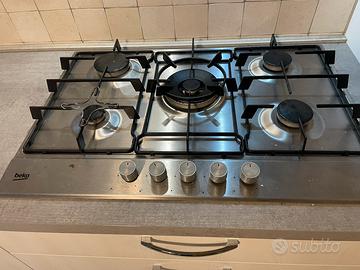 Piano cottura a gas cinque fuochi