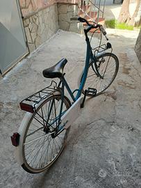 bicicletta da passeggio. perfettamente 