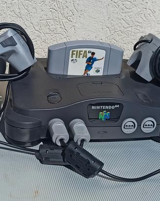 Nintendo 64 console con controller e gioco Fifa