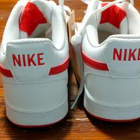 scarpe Nike bianche baffo rosso 