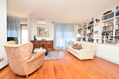 Elegante appartamento con garage e cantina