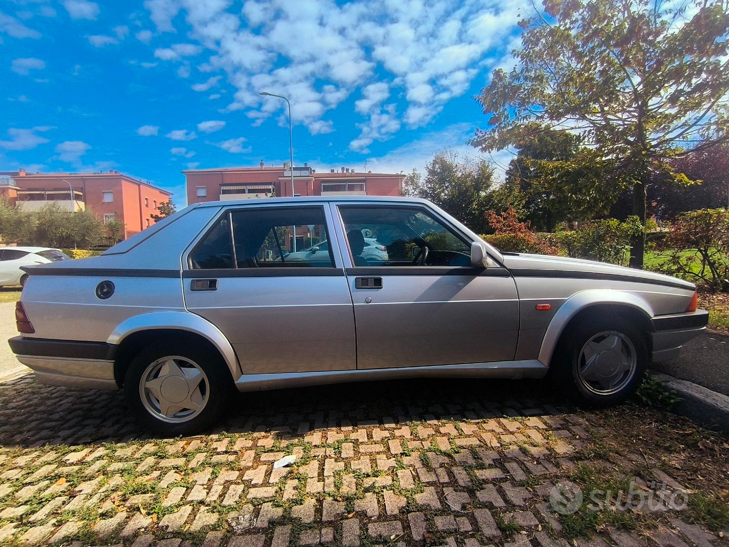 Alfa Romeo 75 1991 photo 2