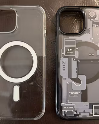 Cover originale Apple iPhone 15 + 1 Spigen + altre