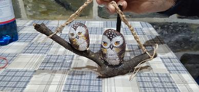 gufi dipinti a mano  su sassi