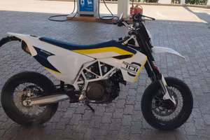 HUSQVARNA 701 MOTARD