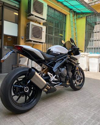 Triumph speed triple 1200rr