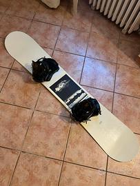 Tavola snowboard M3 con attacchi