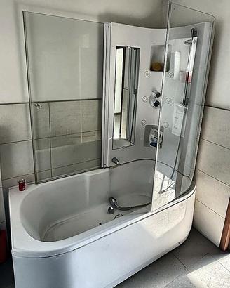 Vasca da bagno con box doccia
