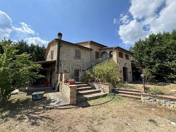 Rustico / Casale di 429 m² con più di 5 locali e p