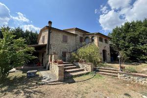 Rustico / Casale di 429 m² con più di 5 locali e p