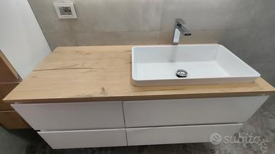 Mobile sospeso con lavabo