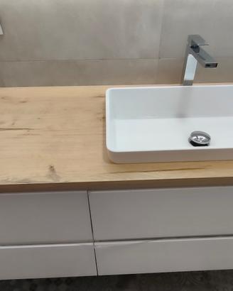Mobile sospeso con lavabo