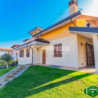 Villa a Bareggio Via Brughiera 5 locali