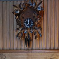 Orologio a cucù di legno