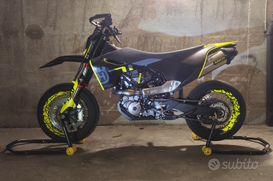 Husqvarna 701 Supermoto 23'