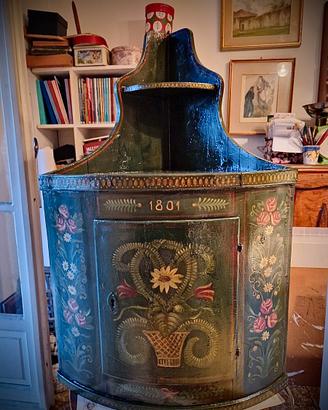 Credenza pensile ad angolo, legno, Svezia, 1801