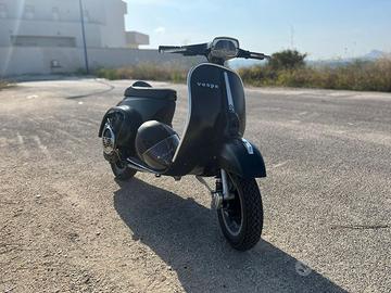 Splendida Vespa 50 Special