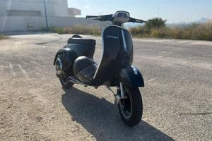 Splendida Vespa 50 Special