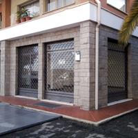 Locale commerciale con appartamento annesso