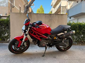 Monster 696