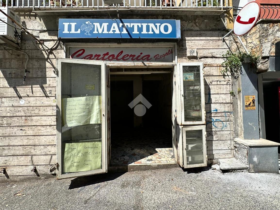 NEGOZIO A NAPOLI - Vista 5