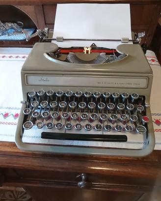 macchina da scrivere Olivetti Studio