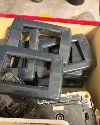 Placche per prese elettriche per interruttori