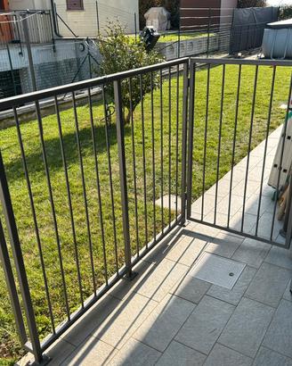 Cancelletto in ferro con parte fissa e porta