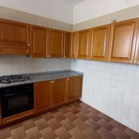 Cucina con piano in granito