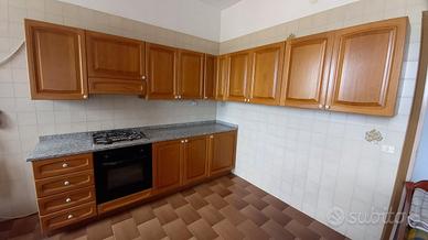 Cucina con piano in granito