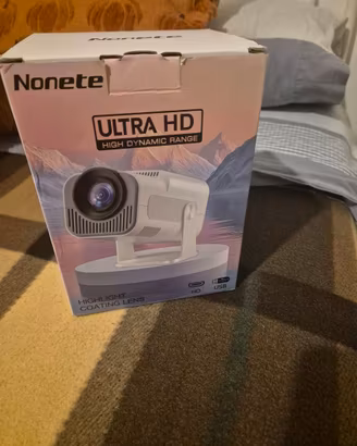 Proiettore nero Ultra HD + telo di proiezione 180"