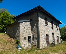 Casa indipendente con podere