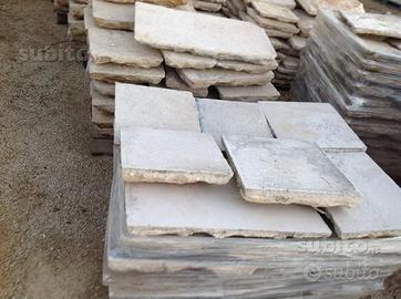 Antichi materiali edili in pietra di recupero