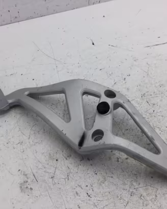 KTM SUPER DUKE 990 PEDANA POSTERIORE DESTRA E SUPP