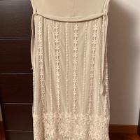 Gonna beige in pizzo bianco