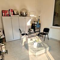 Armadio da ufficio con tavolino