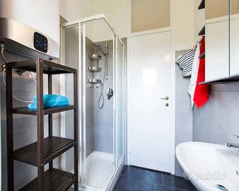 Stanza in appartamento di 209 m² a Milano