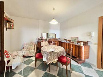Appartamento di 110 m² con 5 locali e box auto a F