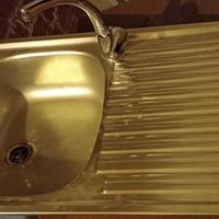 Lavabo con miscelatore