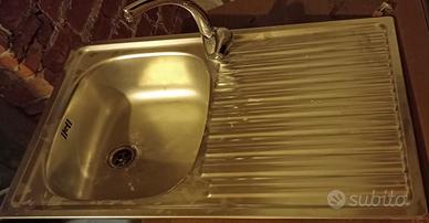 Lavabo con miscelatore