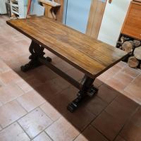 Tavolo in legno massello con sedie