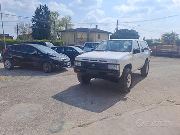 Nissan Terrano 2.7 turbodiesel 1993 + gancio train