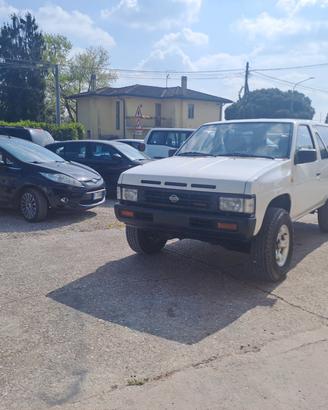 Nissan Terrano 2.7 turbodiesel 1993 + gancio train